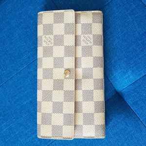 Authentic Louis Vuitton Sarah wallet
